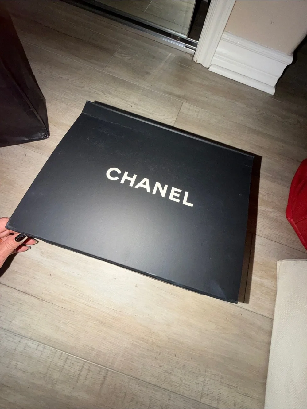 CHANEL Quilted Flap Shoulder Bag in patent leather silver pewter